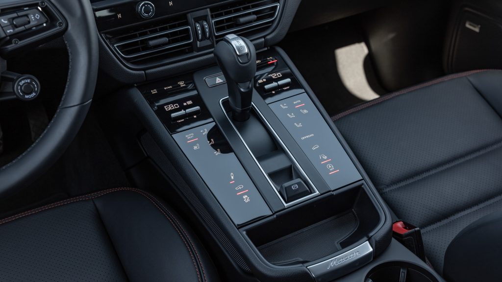 024-2024-Porsche-Macan-T