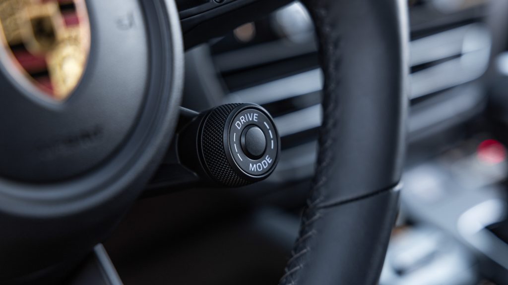 026-2024-Porsche-Macan-T