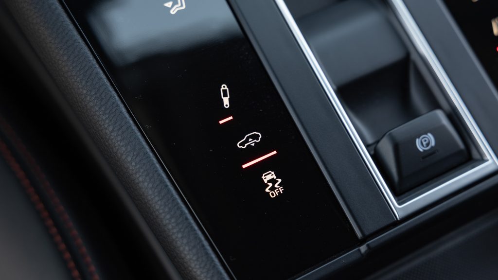 027-2024-Porsche-Macan-T