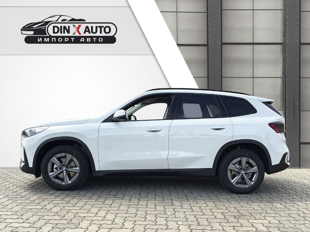 Профиль BMW X1 18i M Sport подчёркивает сбалансированные пропорции и спортивный характер модели.