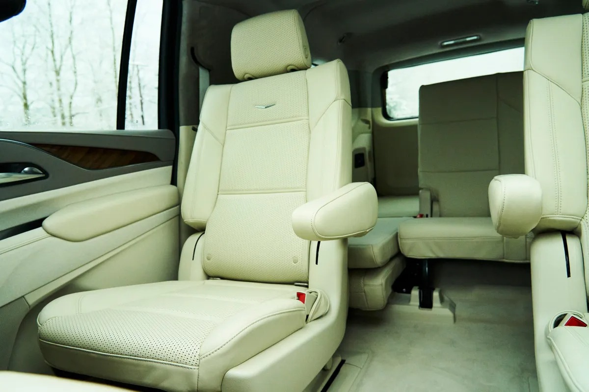 imgi_10_2021-cadillac-escalade-36