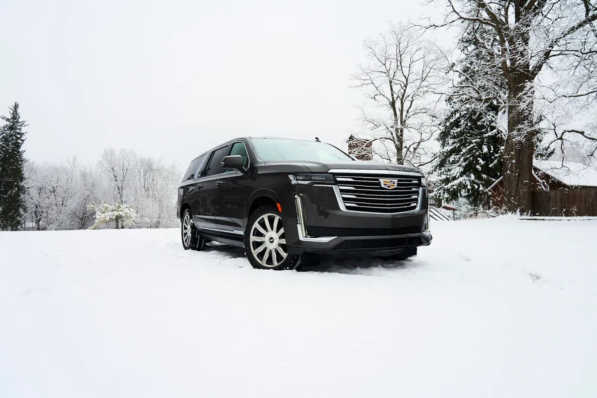 imgi_15_2021-cadillac-escalade-04