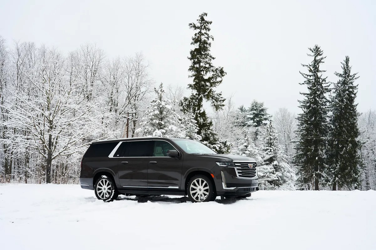 imgi_48_2021-cadillac-escalade-16