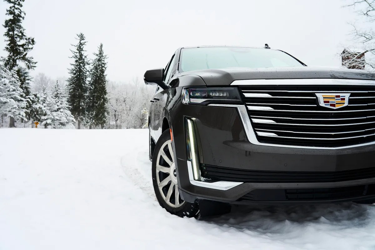 imgi_4_2021-cadillac-escalade-05