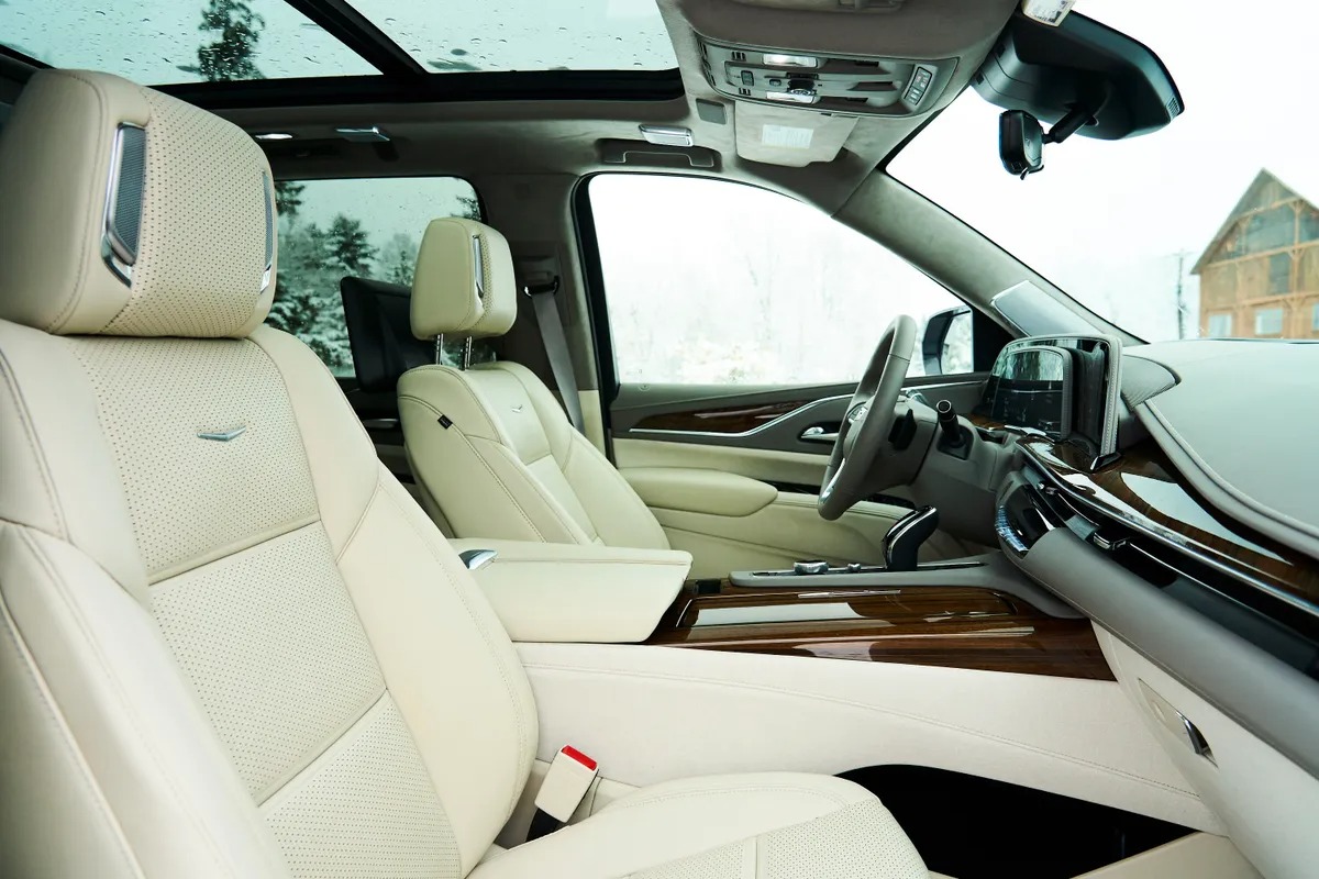 imgi_52_2021-cadillac-escalade-19