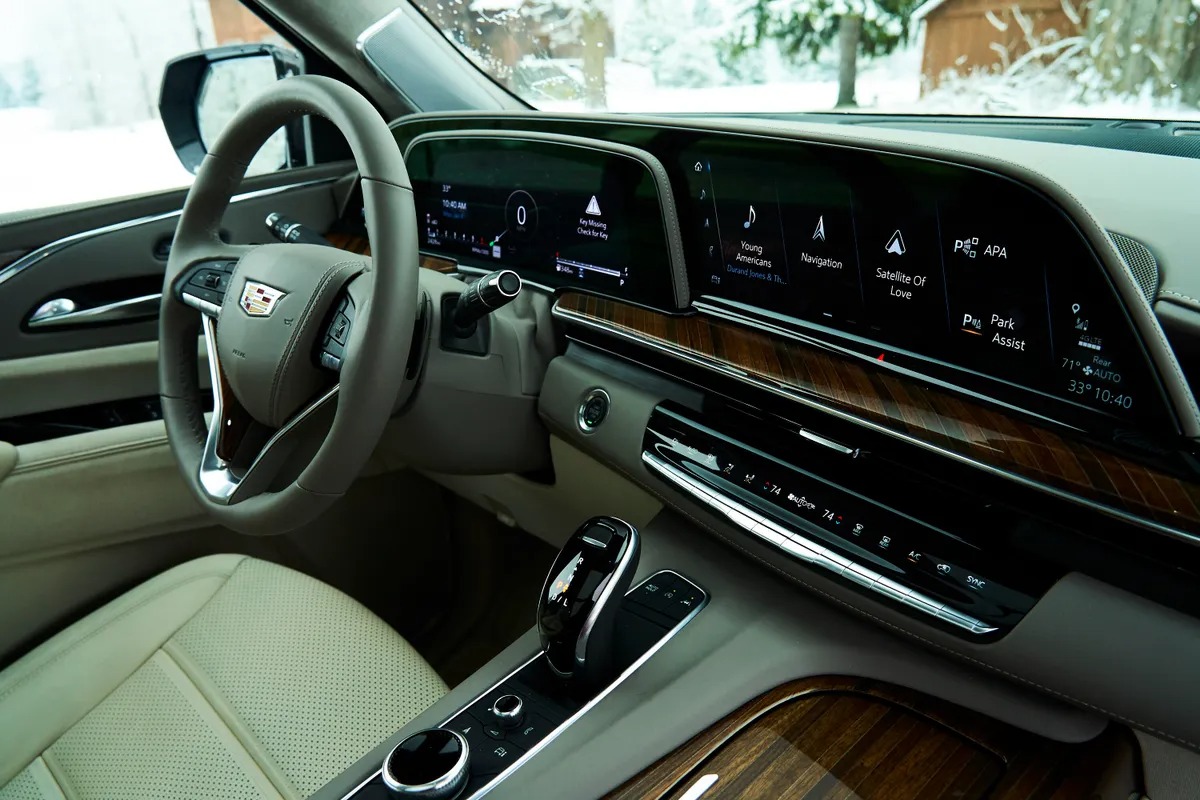 imgi_54_2021-cadillac-escalade-20