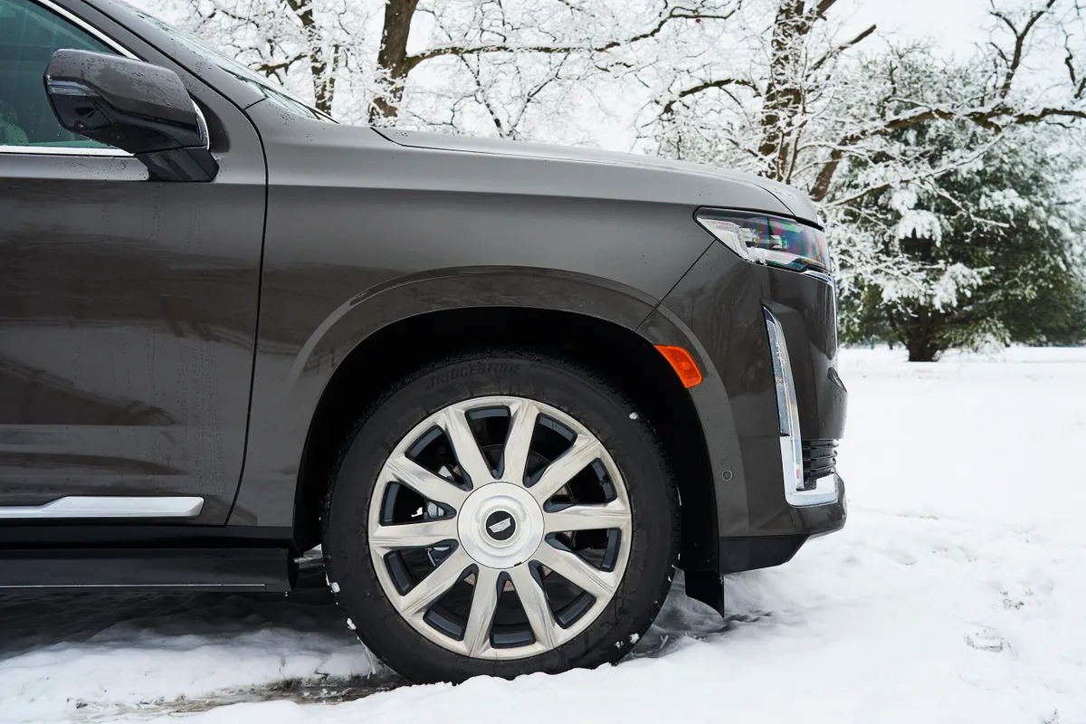 imgi_5_2021-cadillac-escalade-09