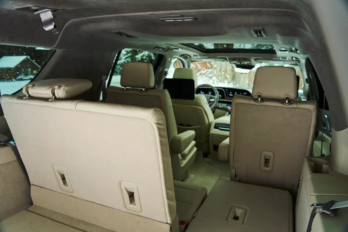 imgi_60_2021-cadillac-escalade-24