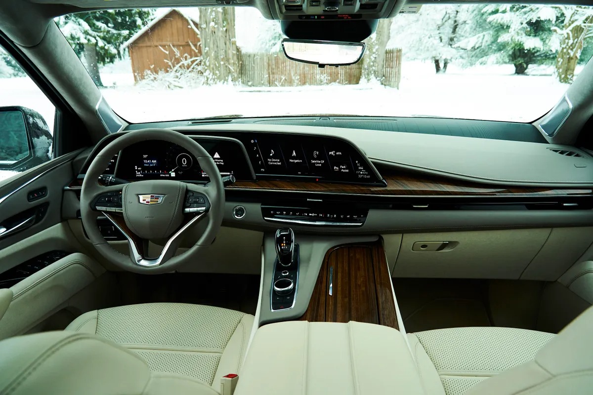 imgi_64_2021-cadillac-escalade-26