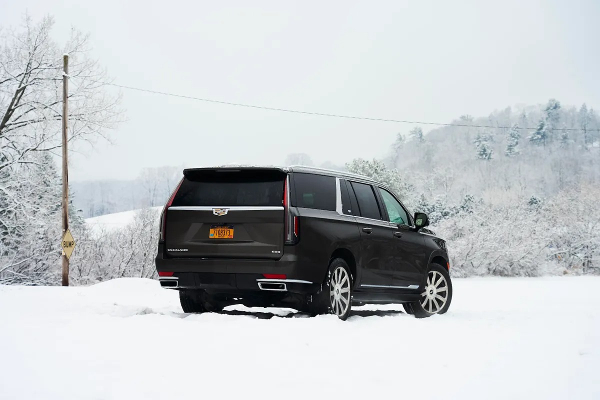 imgi_6_2021-cadillac-escalade-12