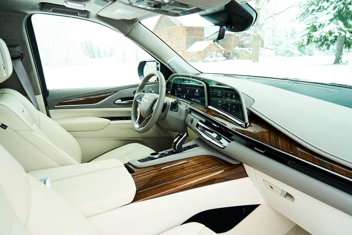 imgi_7_2021-cadillac-escalade-18