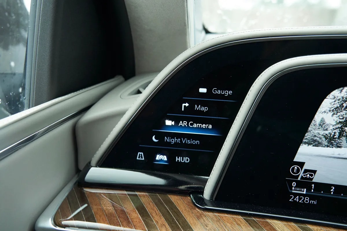 imgi_8_2021-cadillac-escalade-34